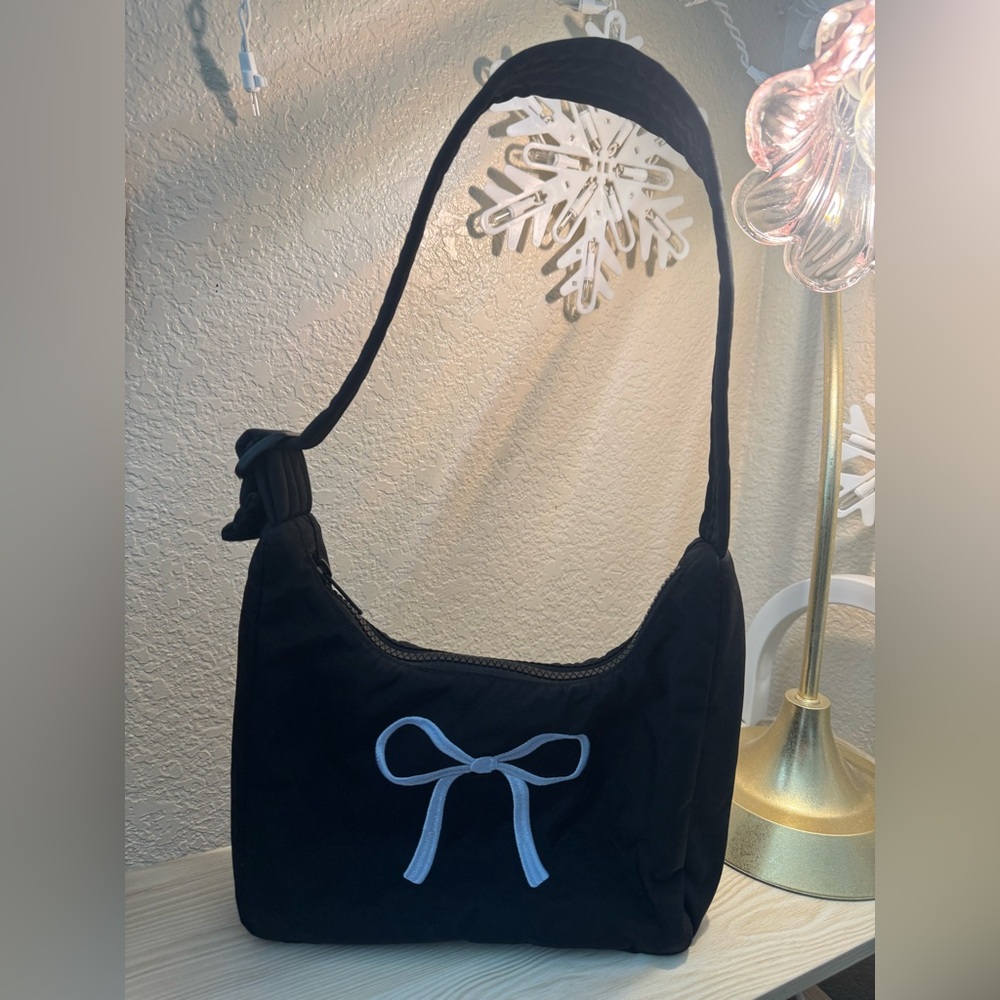 Pre-Owned UO Baggu Embroider Bow Nylon Shoulder Bag